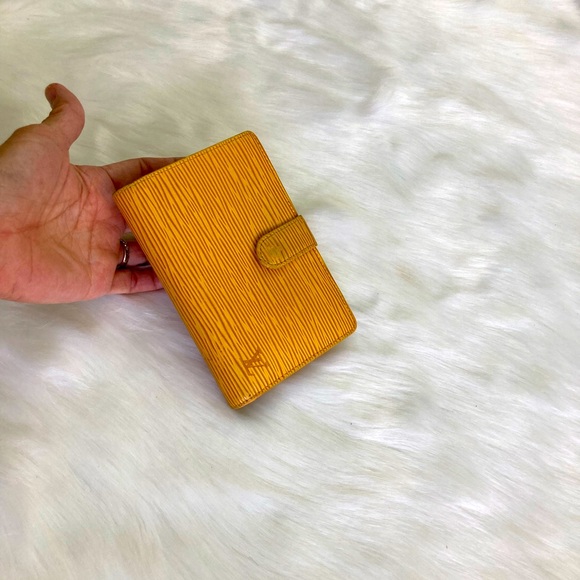 Authentic Louis Vuitton Kisslock wallet - Picture 2 of 15